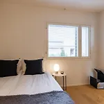 Arctic Riverside House - Modern & Scenic Views 빌라