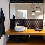 빌라 Arctic Riverside House - Modern & Scenic Views