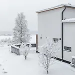Arctic Riverside House - Modern & Scenic Views *