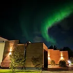 Arctic Riverside House - Modern & Scenic Views 빌라