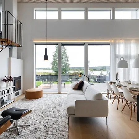 Arctic Riverside House - Modern & Scenic Views Villa *