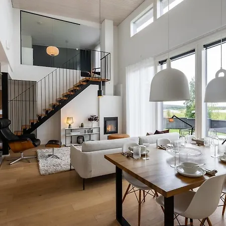 Villa Arctic Riverside House - Modern & Scenic Views Rovaniemi