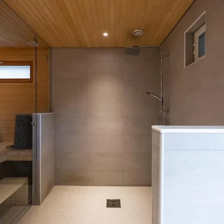 Villa Arctic Riverside House - Modern & Scenic Views Rovaniemi