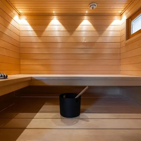 Arctic Riverside House - Modern & Scenic Views *