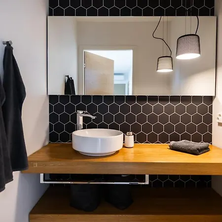 וילה Arctic Riverside House - Modern & Scenic Views