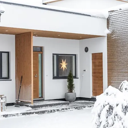 Arctic Riverside House - Modern & Scenic Views ロヴァニエミ