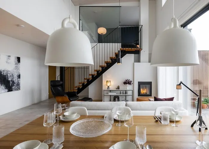 וילה Arctic Riverside House - Modern & Scenic Views *