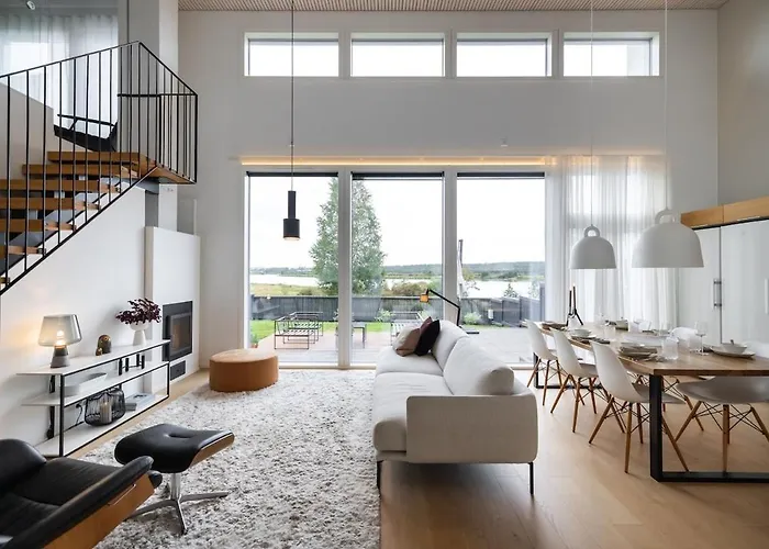 Arctic Riverside House - Modern & Scenic Views ヴィラ *