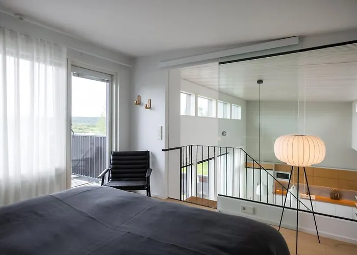 Arctic Riverside House - Modern & Scenic Views רובניימי