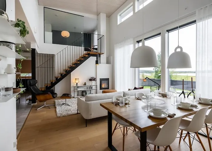 וילה Arctic Riverside House - Modern & Scenic Views רובניימי