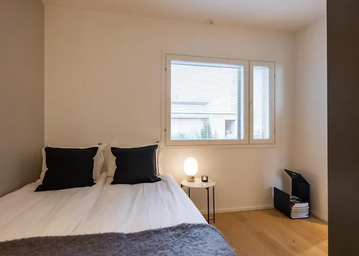 Arctic Riverside House - Modern & Scenic Views וילה