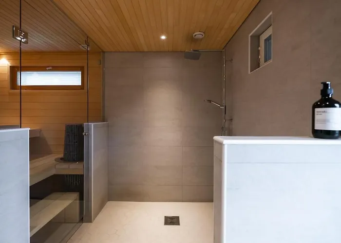 וילה Arctic Riverside House - Modern & Scenic Views רובניימי