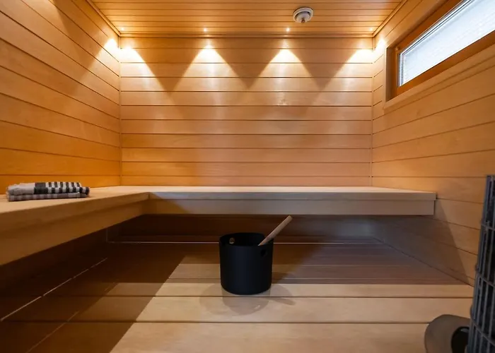 Arctic Riverside House - Modern & Scenic Views *