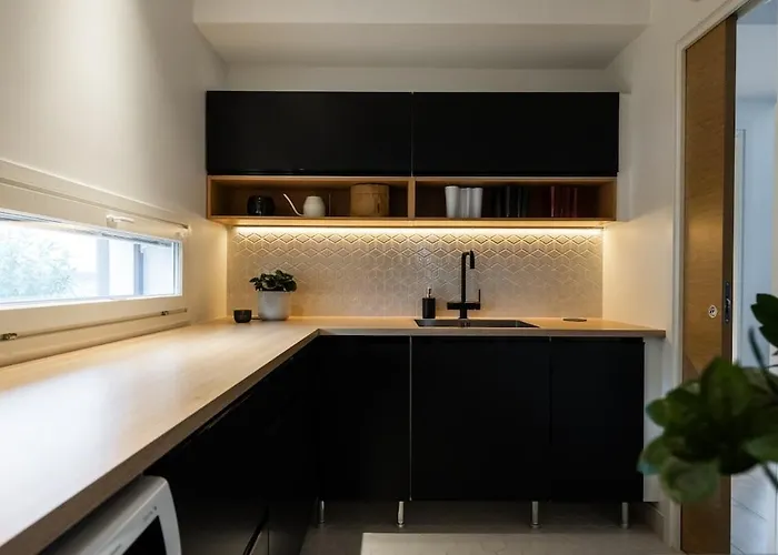 Arctic Riverside House - Modern & Scenic Views רובניימי