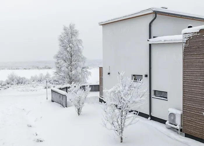 Arctic Riverside House - Modern & Scenic Views *