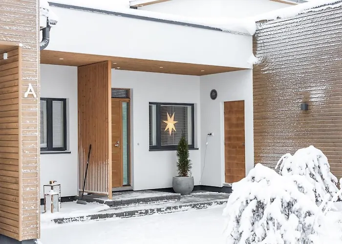 Arctic Riverside House - Modern & Scenic Views ロヴァニエミ